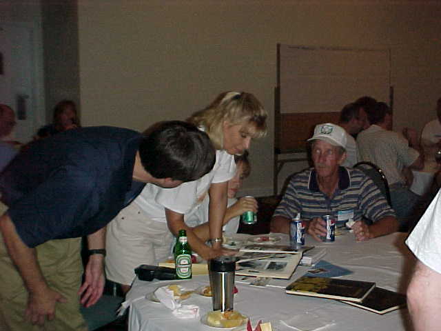 thu-018S.jpg (28760 bytes)