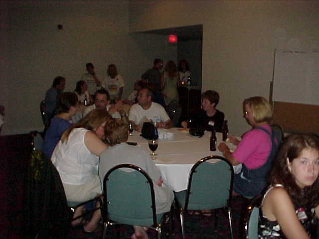 thu-024S.jpg (24545 bytes)