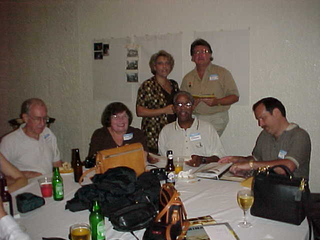 thu-025S.jpg (28549 bytes)
