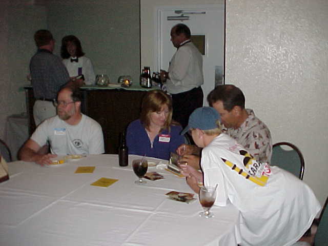 thu-031S.jpg (26472 bytes)